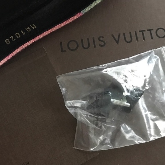 Louis Vuitton heels - Picture 6 of 9